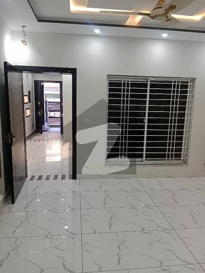 60x90 upper portion for rent