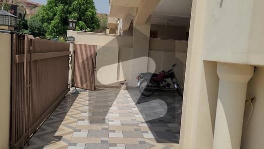 14 Marla Upper Portion Separate Entrance, Electricity And Gas Meters Car Parking. Park Facing. Dem 75k Per Month, Discount For Small Family.