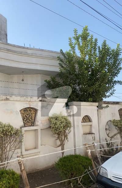 وزیر آباد روڈ سیالکوٹ میں 4 کمروں کا 11 مرلہ مکان 3.98 کروڑ میں برائے فروخت۔