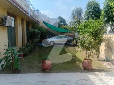 کینال ویو لاہور میں 7 کمروں کا 1 کنال مکان 6.0 کروڑ میں برائے فروخت۔