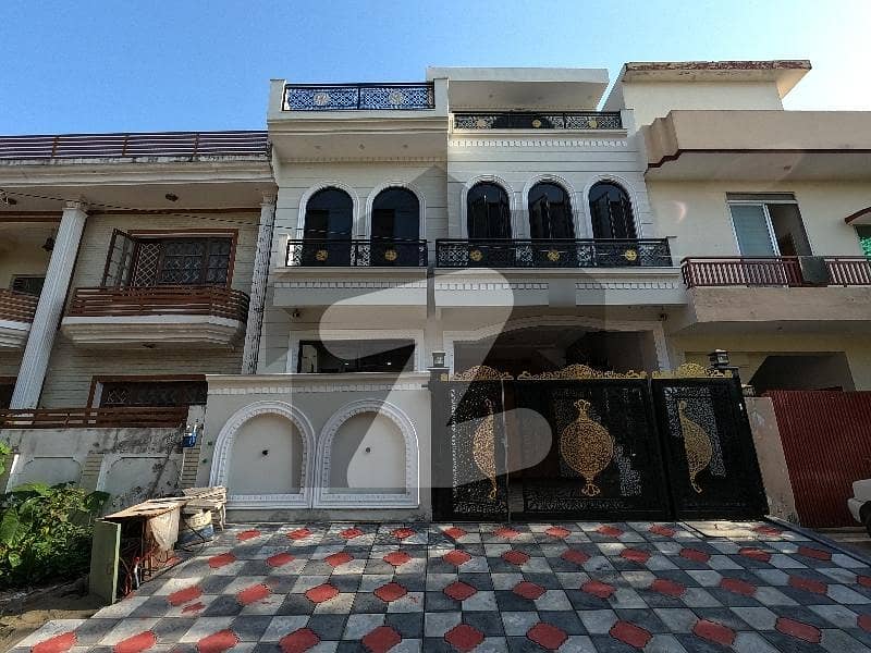 A Prime Location House Of 5 Marla In G-11