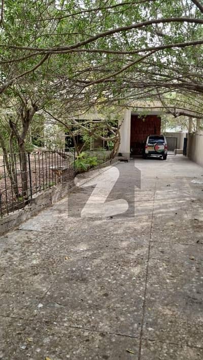 غِزری کراچی میں 4 کمروں کا 2 کنال مکان 13.5 کروڑ میں برائے فروخت۔