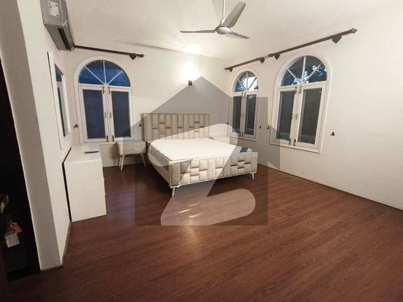 F-7 Luxury House 6 Bedroom Front Back Lawn For Rent F-7 Luxury House 6 Bedroom Front Back Lawn For Rent