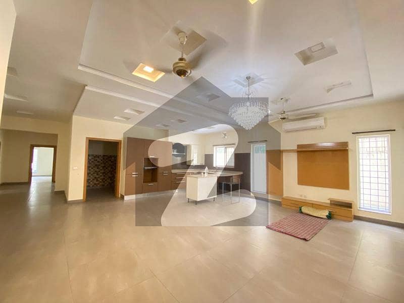 F-7 Beautiful House 6 Bedroom Available For Rent F-7 Beautiful House 6 Bedroom Available For Rent