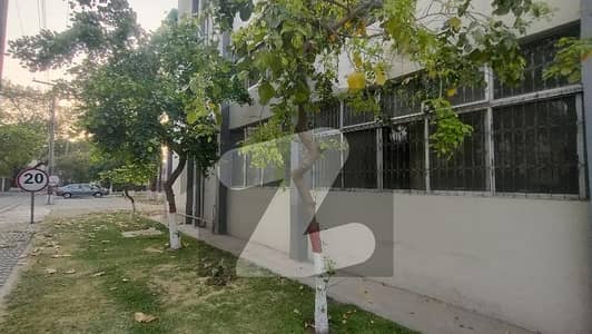 عسکری 2 عسکری,لاہور میں 3 کمروں کا 10 مرلہ فلیٹ 2.75 کروڑ میں برائے فروخت۔