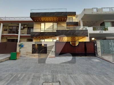 جی ۔ 10/2 جی ۔ 10,اسلام آباد میں 8 کمروں کا 12 مرلہ مکان 12.5 کروڑ میں برائے فروخت۔