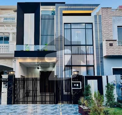 سٹی ہاؤسنگ سوسائٹی گوجرانوالہ میں 4 کمروں کا 5 مرلہ مکان 2.6 کروڑ میں برائے فروخت۔