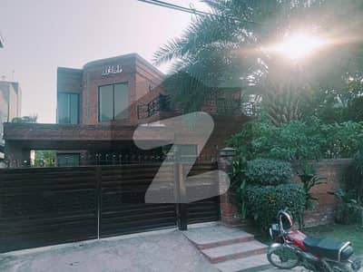 DHA Phase 4 Beautiful Renovated House for Rent (Next to Corner, Near Commercial Area) Ideal Family Home | Prime Location | Modern Features