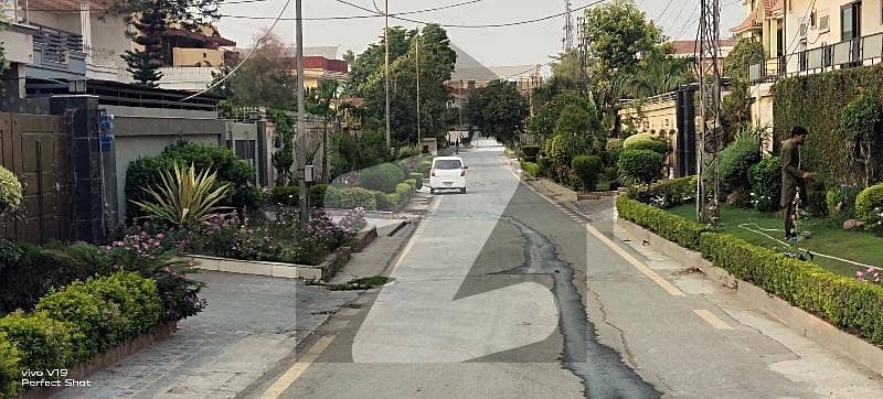 شامی روڈ پشاور میں 8 کمروں کا 1 کنال مکان 28.0 کروڑ میں برائے فروخت۔ شامی روڈ پشاور میں 8 کمروں کا 1 کنال مکان 28.0 کروڑ میں برائے فروخت۔