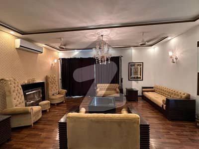 ڈی ایچ اے فیز 4 ڈیفنس (ڈی ایچ اے),لاہور میں 5 کمروں کا 1 کنال مکان 7.5 کروڑ میں برائے فروخت۔