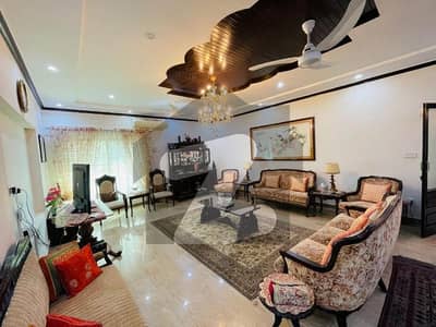 ڈی ایچ اے فیز 4 ڈیفنس (ڈی ایچ اے),لاہور میں 5 کمروں کا 1 کنال مکان 2.3 لاکھ میں کرایہ پر دستیاب ہے۔