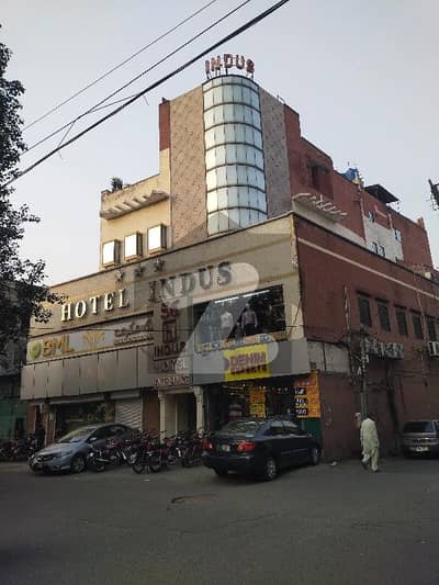 مال روڈ لاہور میں 1 کنال عمارت 70.0 کروڑ میں برائے فروخت۔