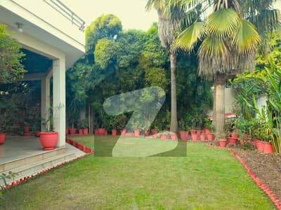 Diplomatic standard residence 5 Bedroom for rent in F-6/3 Islamabad