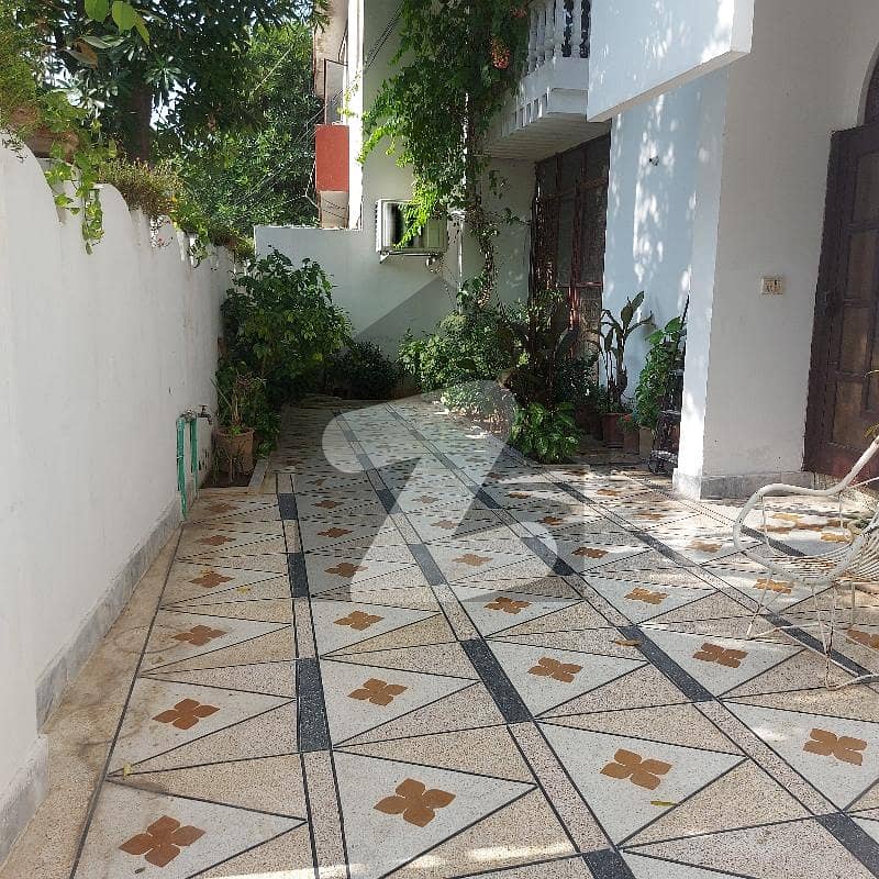 1 Bed Attached washroom Kicten Terrace Single Lady only 1 Bed Attached washroom Kicten Terrace Single Lady only