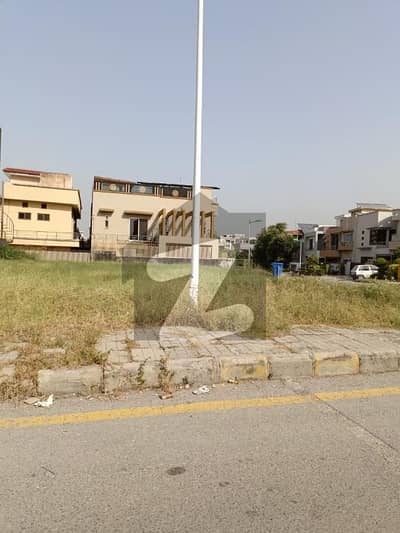 بحریہ ٹاؤن فیز 8 بحریہ ٹاؤن راولپنڈی,راولپنڈی میں 7 مرلہ رہائشی پلاٹ 1.05 کروڑ میں برائے فروخت۔