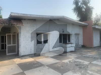 UPPER PORTION AVAILABLE FOR RENT At F-7/1 Islamabad