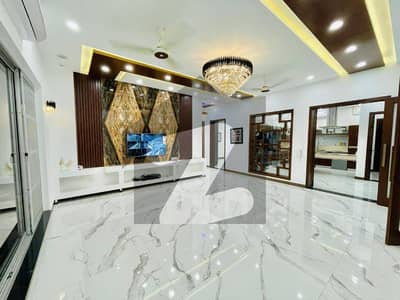01 Kanal Modern Design House For Rent In DHA Phase 5 Lahore.