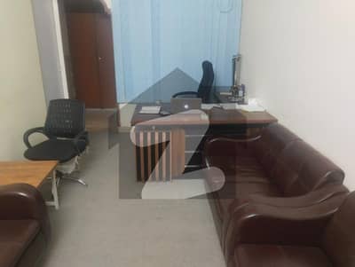 گارڈن ٹاؤن لاہور میں 4 مرلہ دفتر 1.4 لاکھ میں برائے فروخت۔