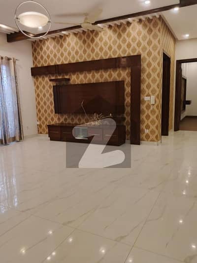 ڈی ایچ اے فیز 7 - بلاک کیو فیز 7,ڈیفنس (ڈی ایچ اے),لاہور میں 5 کمروں کا 1 کنال مکان 3.7 لاکھ میں کرایہ پر دستیاب ہے۔