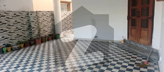 10 Marla Beautiful House For Rent 10 Marla Beautiful House For Rent