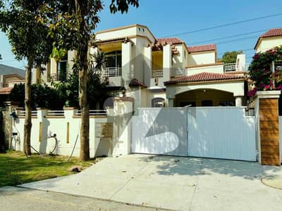 10 Marla Beautiful Eden House Available For Rent In Lake City