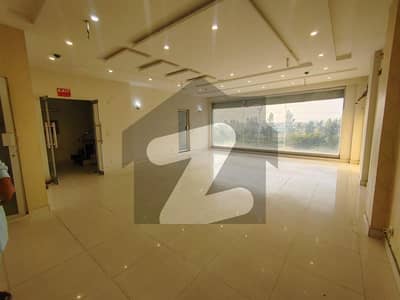 8 MARLA BRAND NEW FLOOR FACING PARKING FOR RENT ON TOP LOCATION