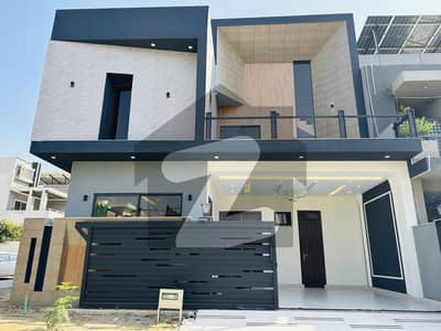 7.2 Corner Designer Modern House In FMC