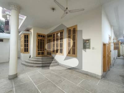 10 Marla Full House Available For Rent In Hayatabad Phase-3 Peshawar