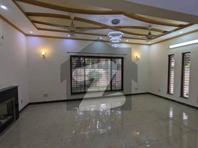 DHA PHASE 3 BLOCK XX VVIP LOCATION BUNGLOW WITH LEVISH STYLE RESIDENCE