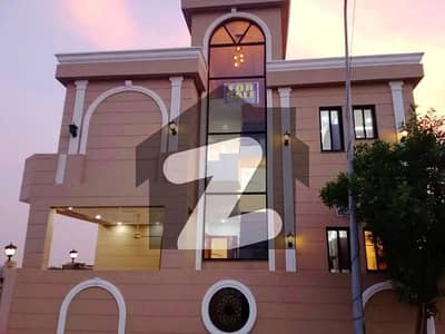 ڈی ایچ اے 9 ٹاؤن ڈیفنس (ڈی ایچ اے),لاہور میں 3 کمروں کا 5 مرلہ مکان 2.5 کروڑ میں برائے فروخت۔