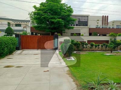 مین بلیوارڈ گلبرگ گلبرگ,لاہور میں 2 کمروں کا 4 مرلہ فلیٹ 2.38 کروڑ میں برائے فروخت۔