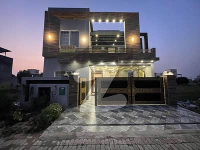 بحریہ آرچرڈ فیز 2 بحریہ آرچرڈ,لاہور میں 5 کمروں کا 8 مرلہ مکان 2.8 کروڑ میں برائے فروخت۔