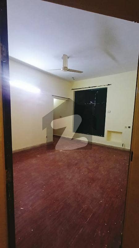10 Marla Lower Portion Available For Rent 10 Marla Lower Portion Available For Rent