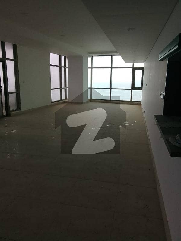 3-Beds Luxurious Apartment Available For Rent 3-Beds Luxurious Apartment Available For Rent