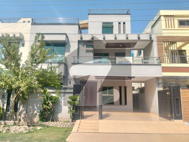 10 Marla House Available For Sale 10 Marla House Available For Sale