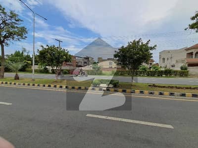 ویلینشیاء - کمرشل زون ڈی ویلینشیاء ہاؤسنگ سوسائٹی,لاہور میں 2 کنال رہائشی پلاٹ 7.75 کروڑ میں برائے فروخت۔