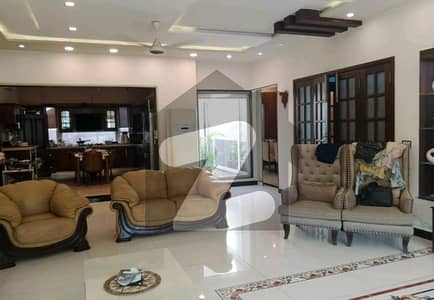 کینال ویو لاہور میں 5 کمروں کا 2 کنال مکان 30.0 کروڑ میں برائے فروخت۔