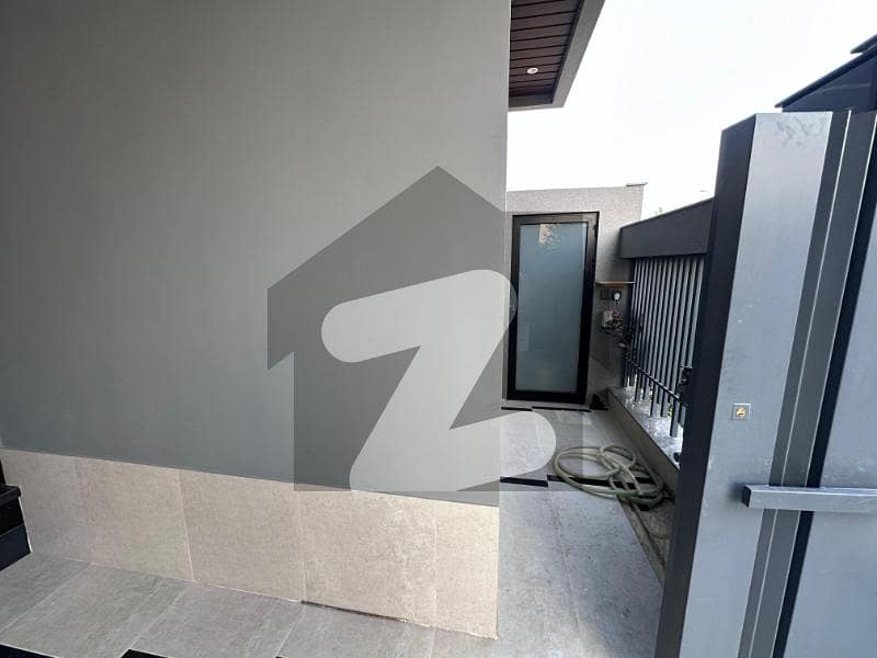 7 Marla Beautiful Location House Available For Sale 7 Marla Beautiful Location House Available For Sale