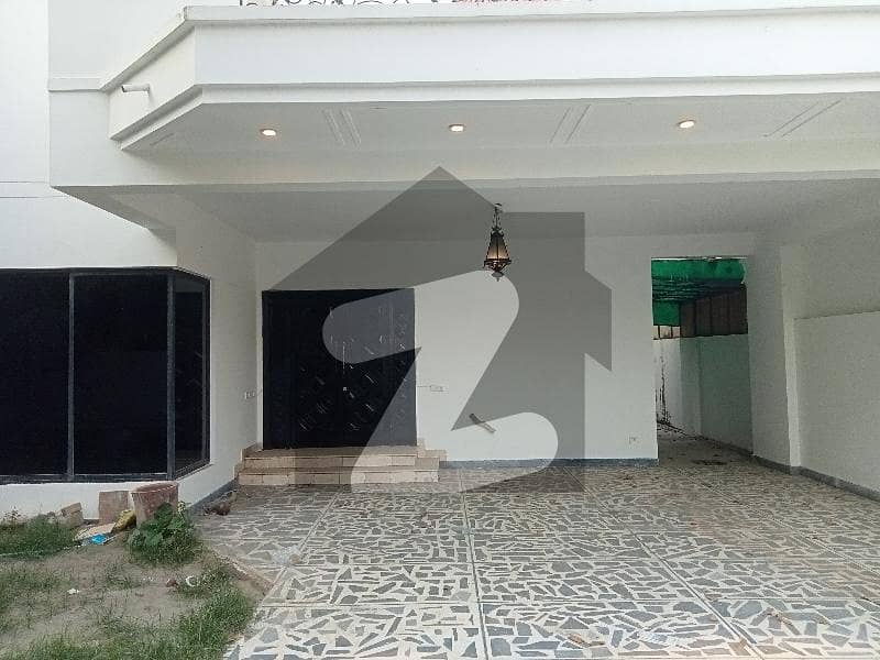 ONE KANAL SUPER SOLID PRIME LOCATION BUNGALOW NEAR SHEBA PARK ONE KANAL SUPER SOLID PRIME LOCATION BUNGALOW NEAR SHEBA PARK