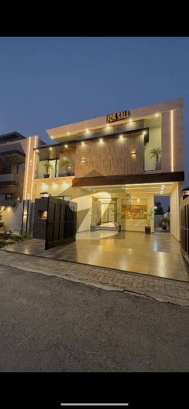 12 Marla Sleek Ultra Modern   Ideal Location House