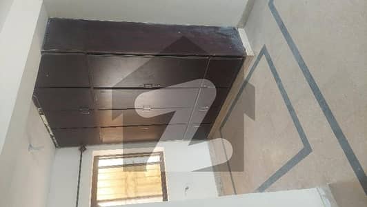 شہزاد ٹاؤن اسلام آباد میں 3 کمروں کا 9 مرلہ بالائی پورشن 76.0 ہزار میں کرایہ پر دستیاب ہے۔