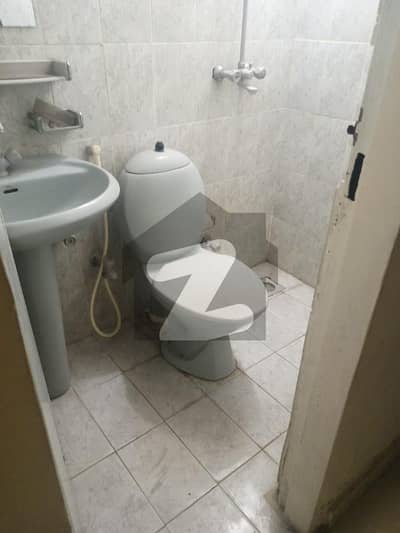 Idol furnished apartment male/ female