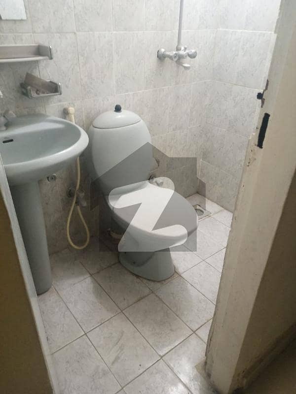 Idol furnished apartment male/ female