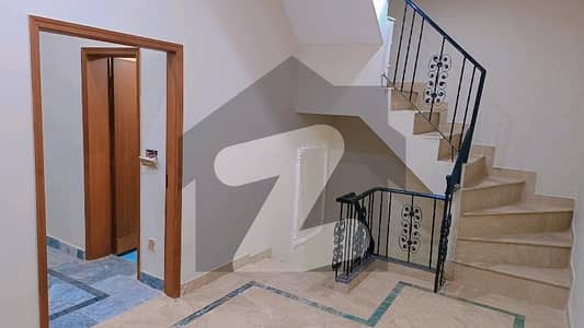 3.5 Marla House For Sale. 3 Bed, 2 Kitchen