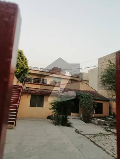 Commercial 1 kanal bilding for Ren peshawar road