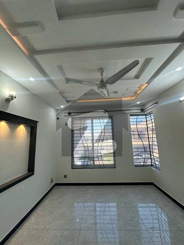 Upper Portion Available For Rent Upper Portion Available For Rent