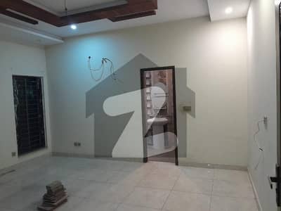 12 Marla House In Stunning Khuda Buksh Colony Is Available For rent
