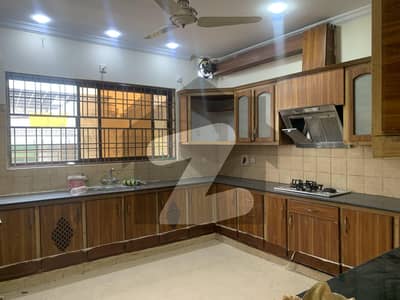 I. 8/ Upper portion Available For Rent