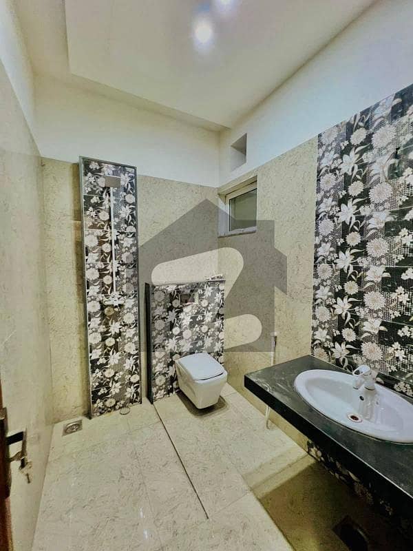 BEAUTIFUL LOCATION UPPER PROTION FOR RENT