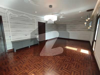 ڈی ایچ اے فیز 8 ڈی ایچ اے ڈیفینس,کراچی میں 6 کمروں کا 2 کنال مکان 45.0 کروڑ میں برائے فروخت۔